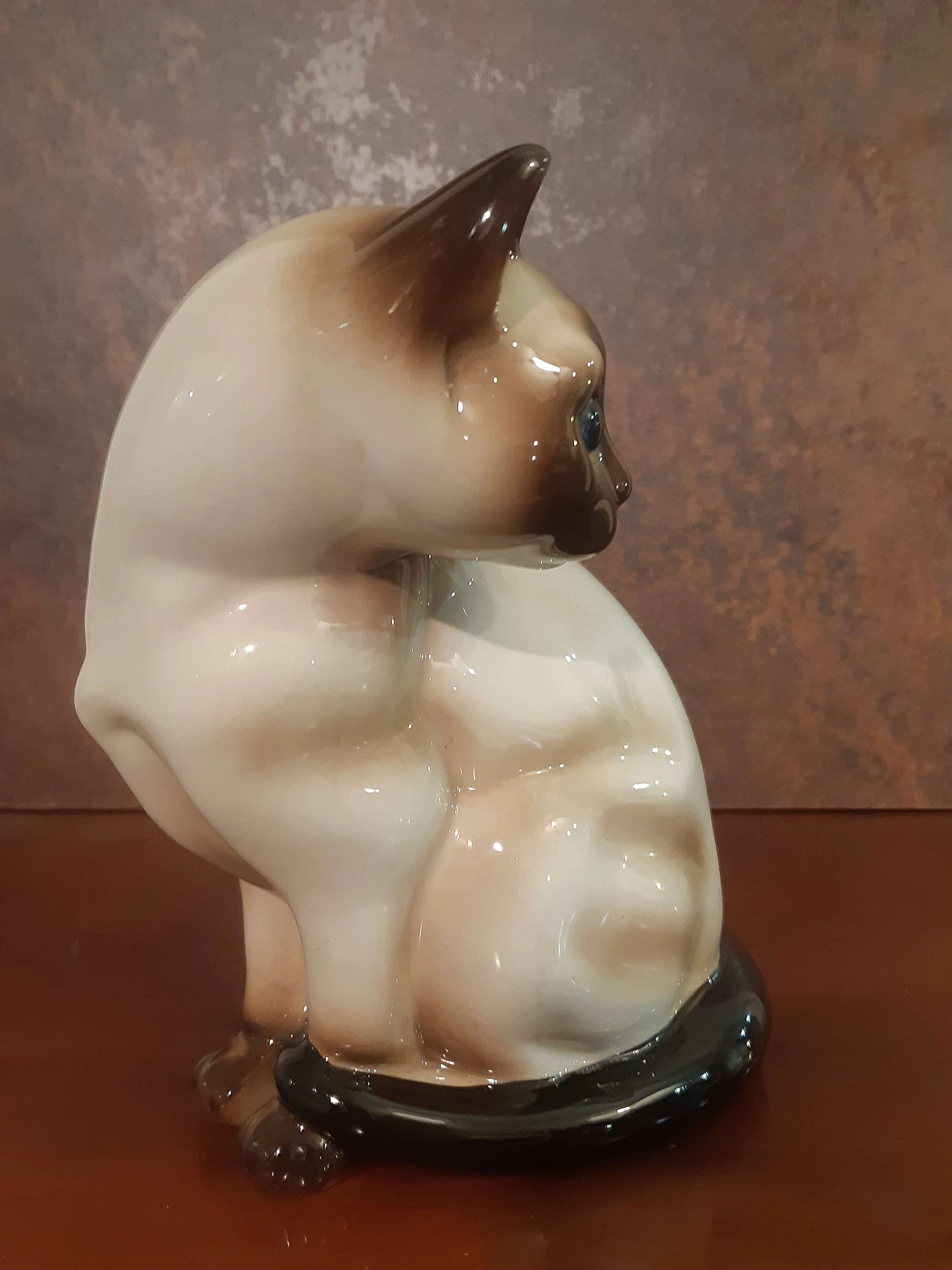 English porcelain sculpture of Siamese cat 3