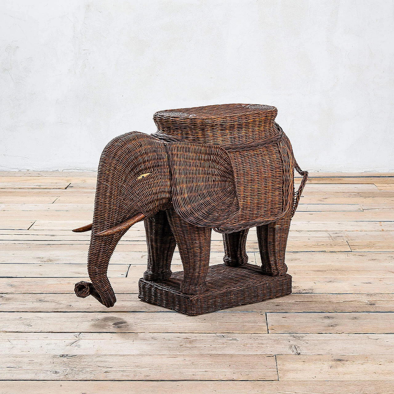 Elephant-shaped rattan coffee table by Vivai del Sud, 1970s 1