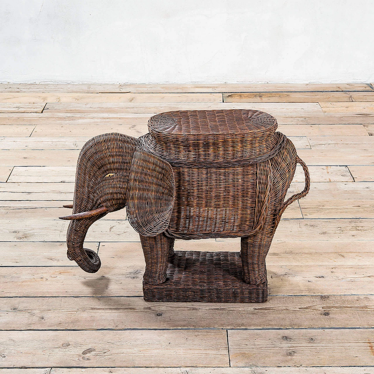 Elephant-shaped rattan coffee table by Vivai del Sud, 1970s 2