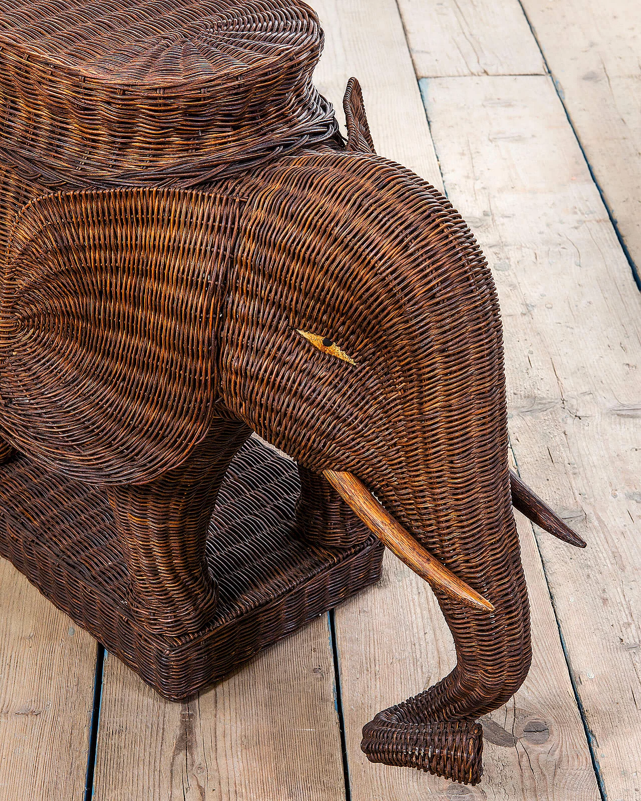 Elephant-shaped rattan coffee table by Vivai del Sud, 1970s 3