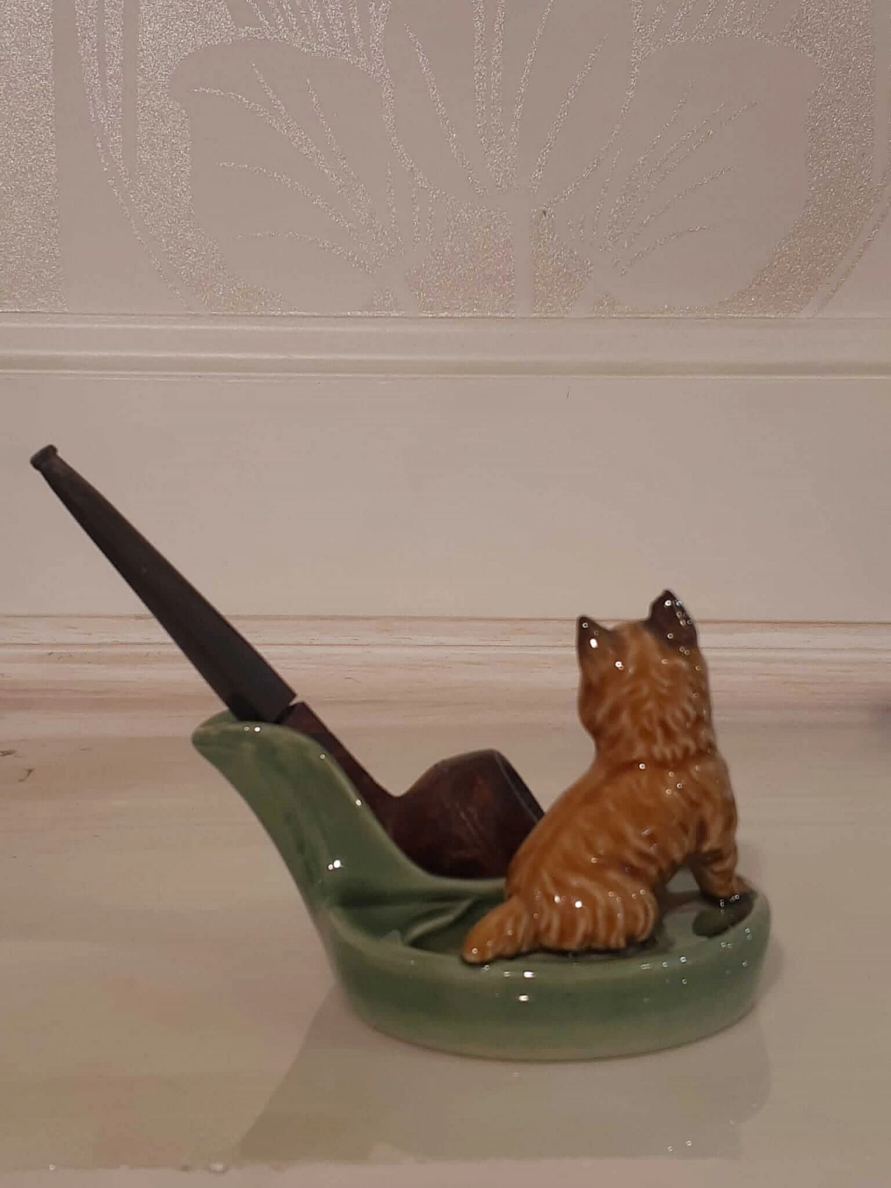 Dog pipe holder by Wade England, early 20th century 2