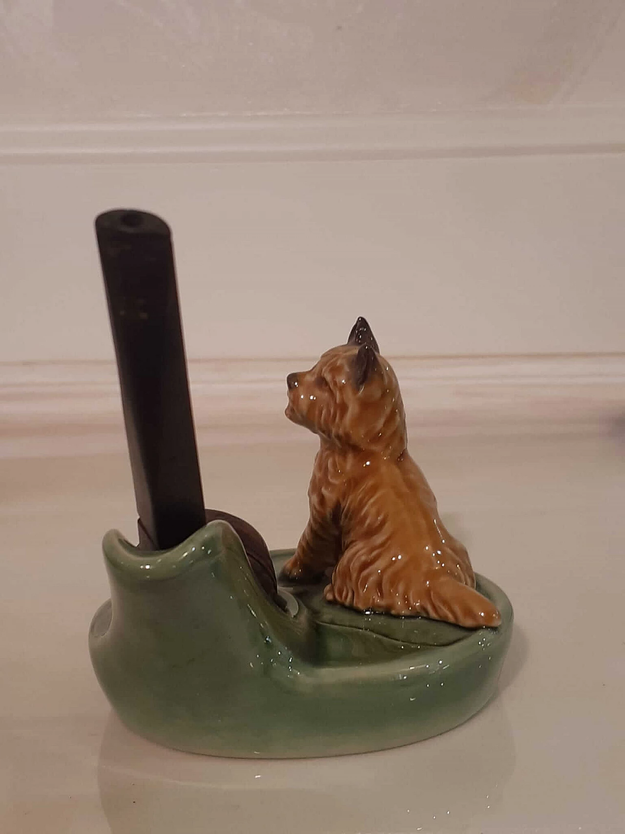 Dog pipe holder by Wade England, early 20th century 3