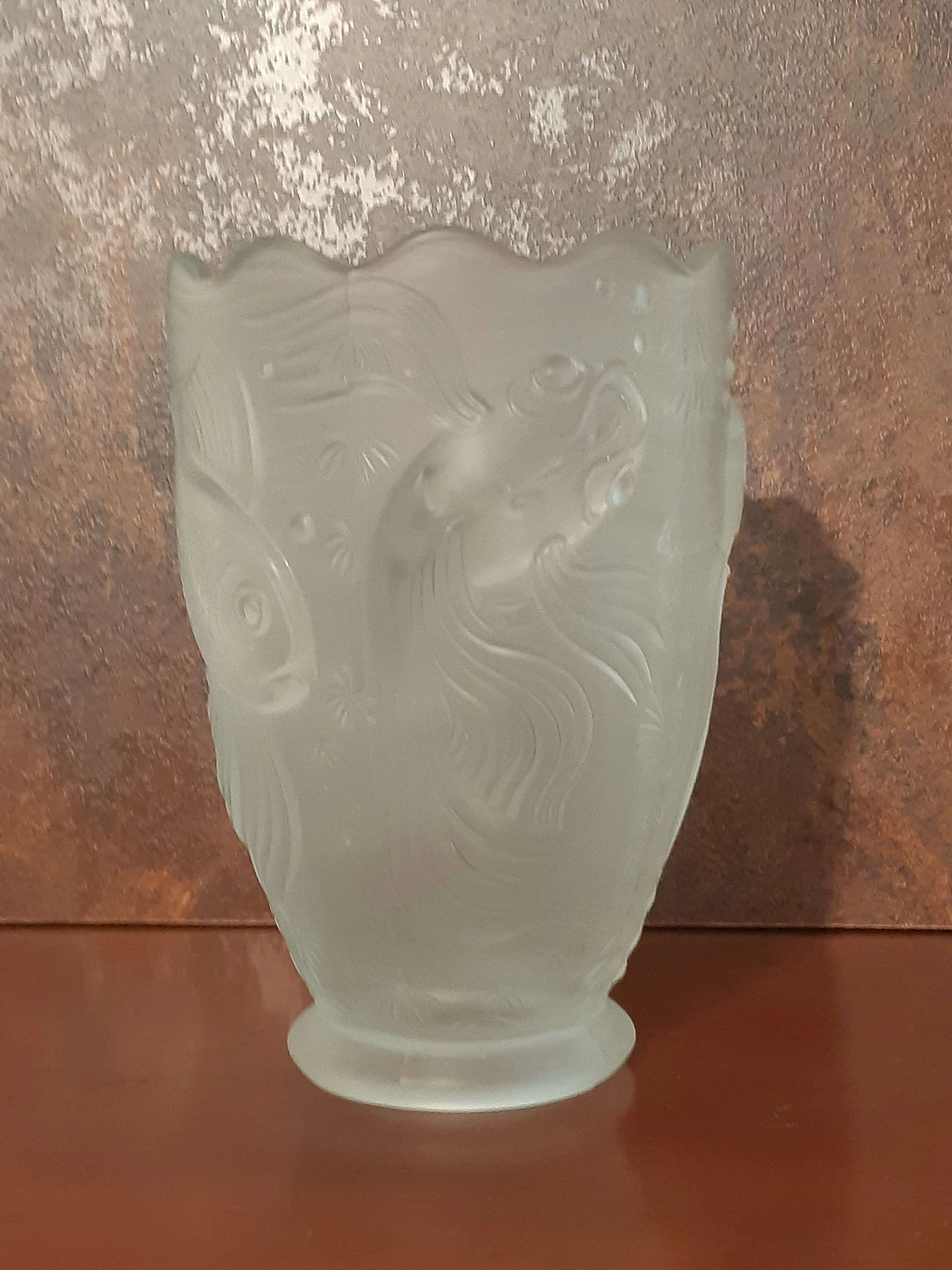 Satin-finished glass vase with relief fish decoration, 1930s 5