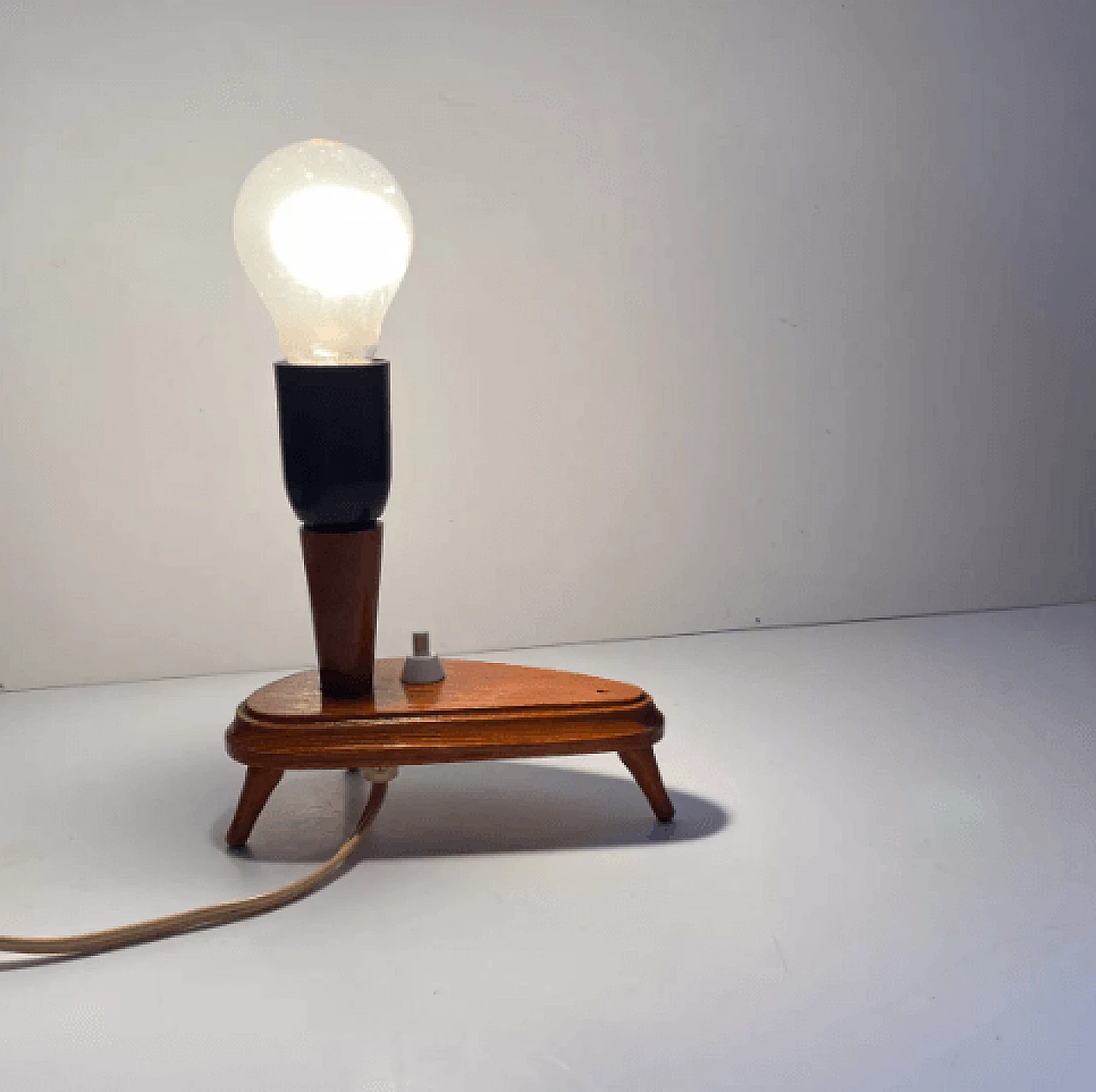 Beech and bakelite table lamp by Appelt Berlin, 1960s 5