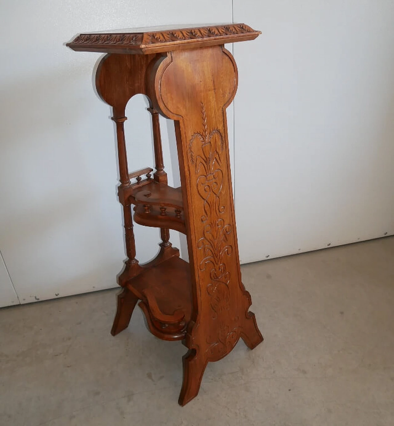 Solid beech vase holder with floral carvings, 1960s 4