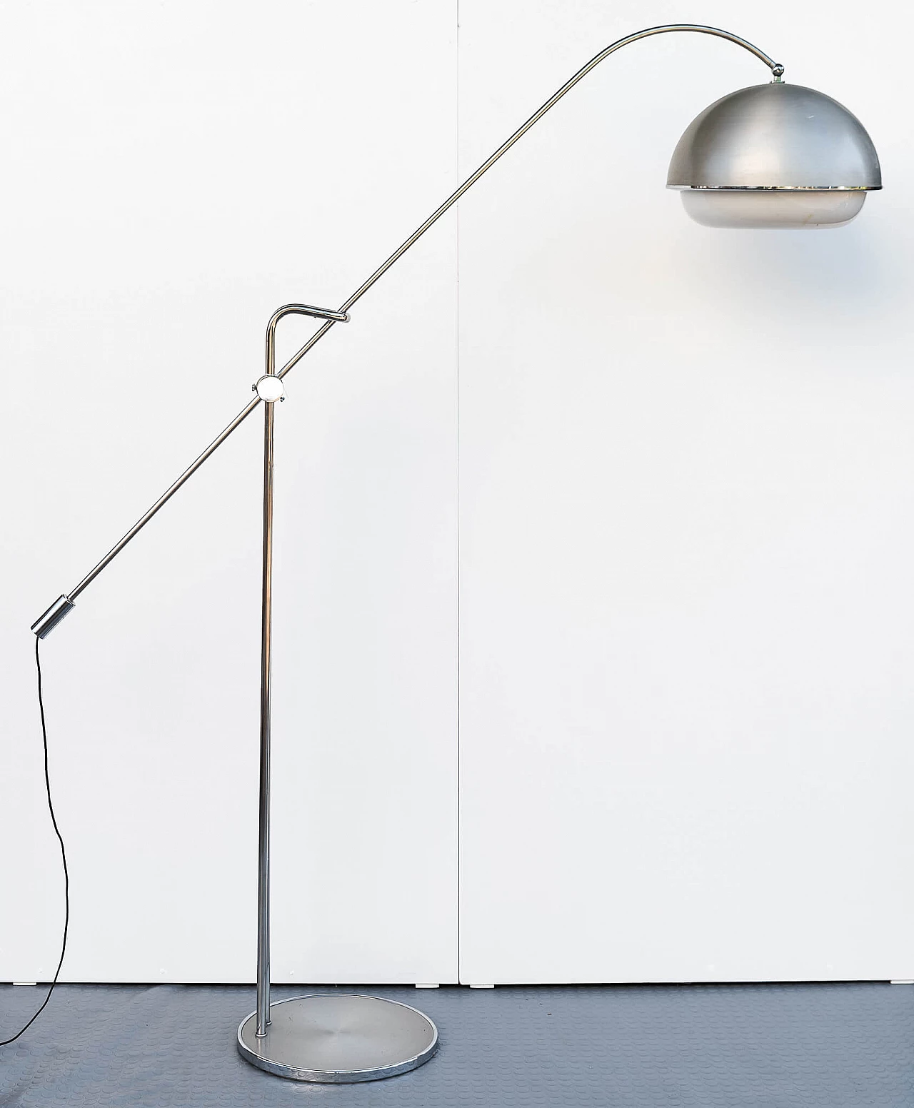 Giraffe metal floor lamp by Filvem, 1970s 1