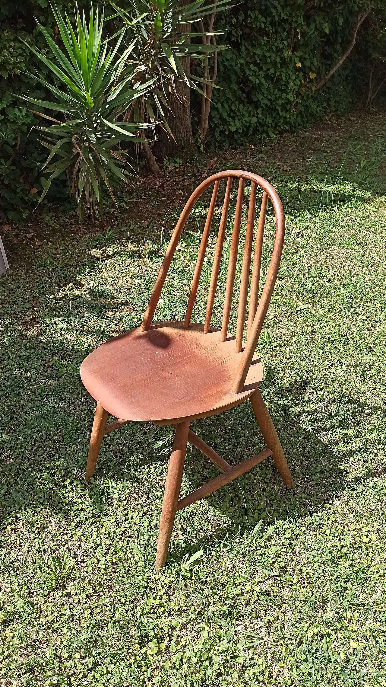 Pair of wood Windsor chairs, 1960s 3