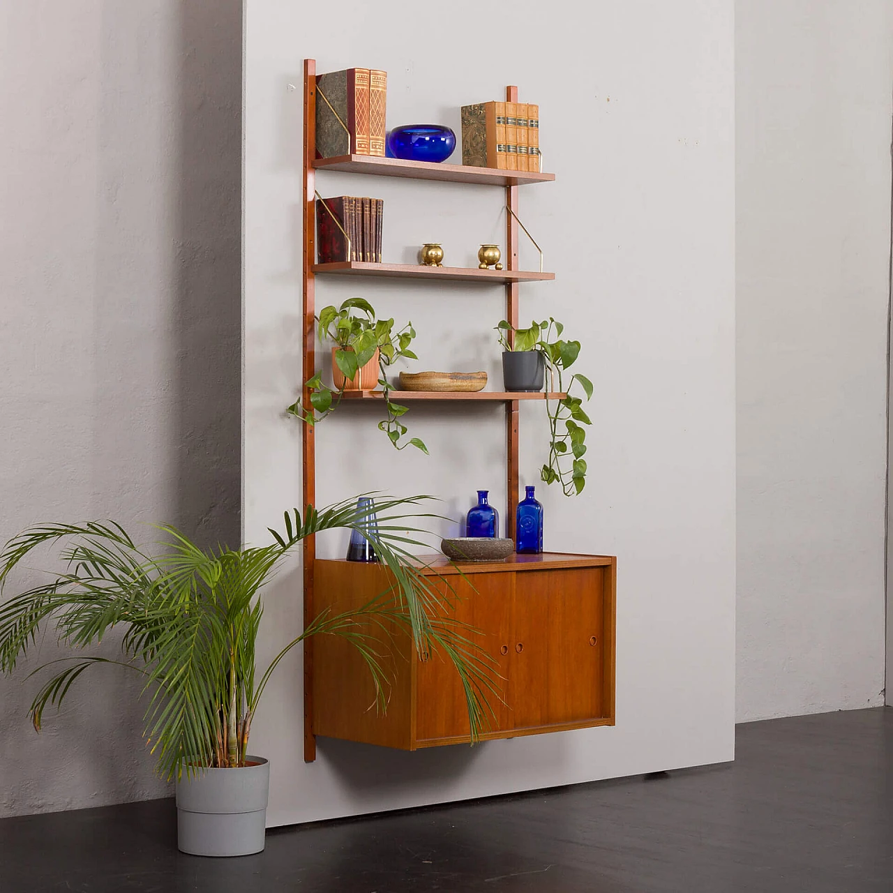 Libreria in teak con mobile ad ante scorrevoli nello stile di Poul Cadovius, anni '60 2