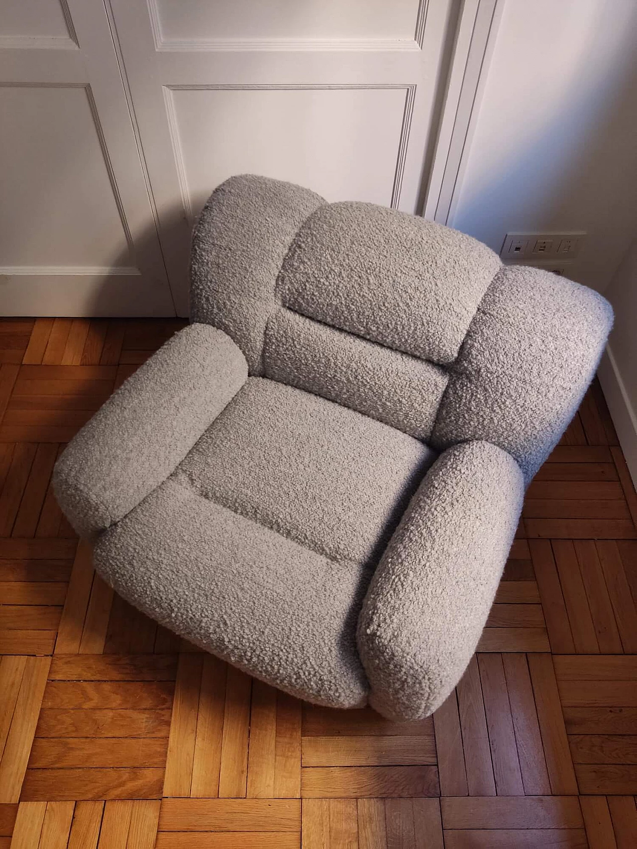 Pair of gray bouclé fabric and chromed metal armchairs, 1970s 4