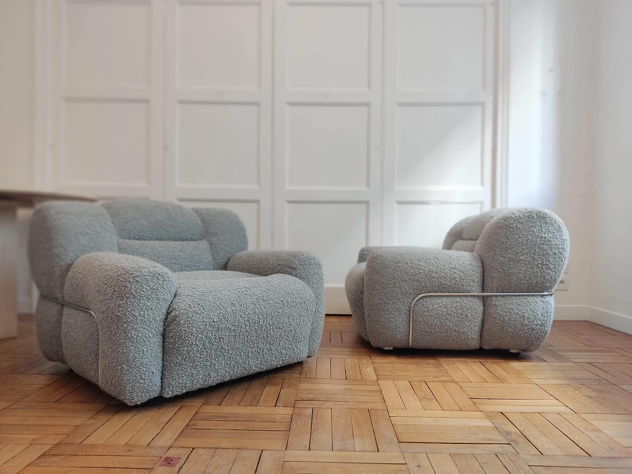 Pair of gray bouclé fabric and chromed metal armchairs, 1970s 6