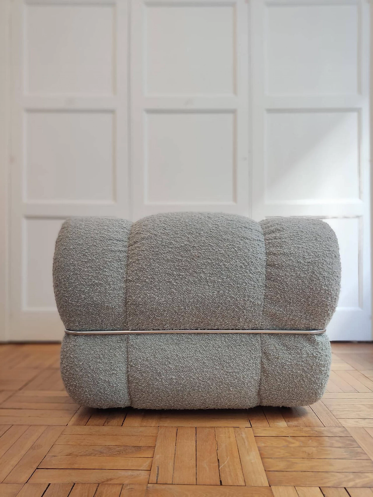 Pair of gray bouclé fabric and chromed metal armchairs, 1970s 8