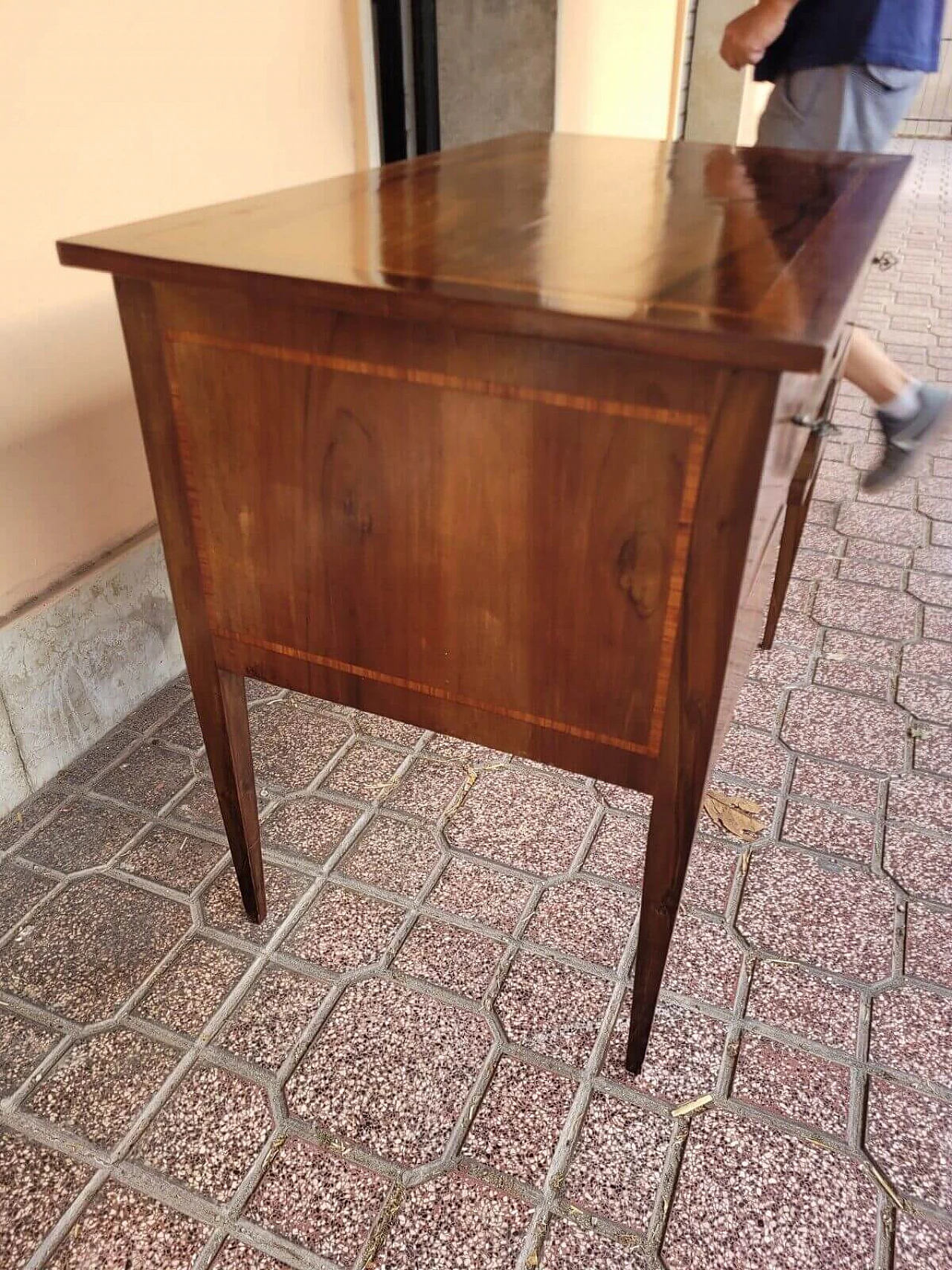 Walnut centre desk with maple fillets in Louis XVI style, early 20th century 4