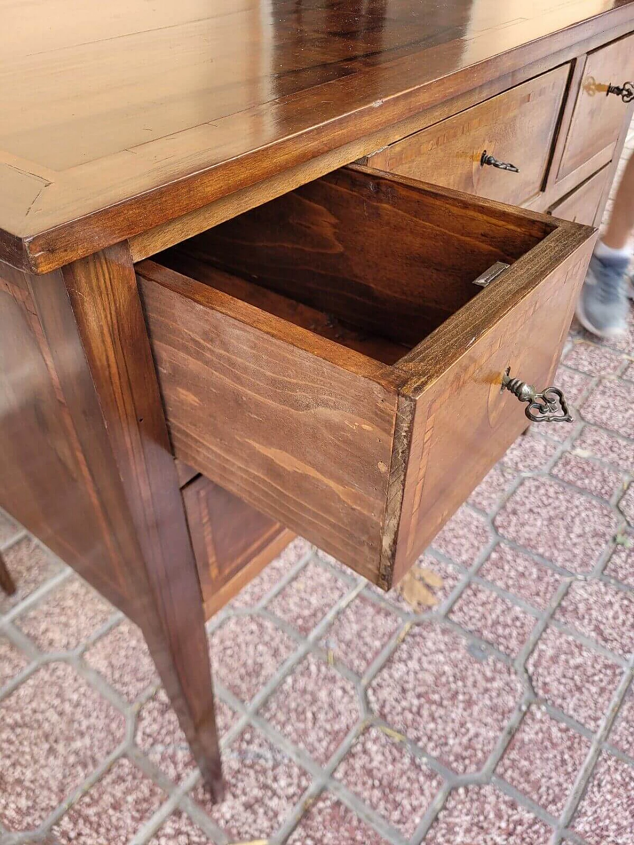 Walnut centre desk with maple fillets in Louis XVI style, early 20th century 5