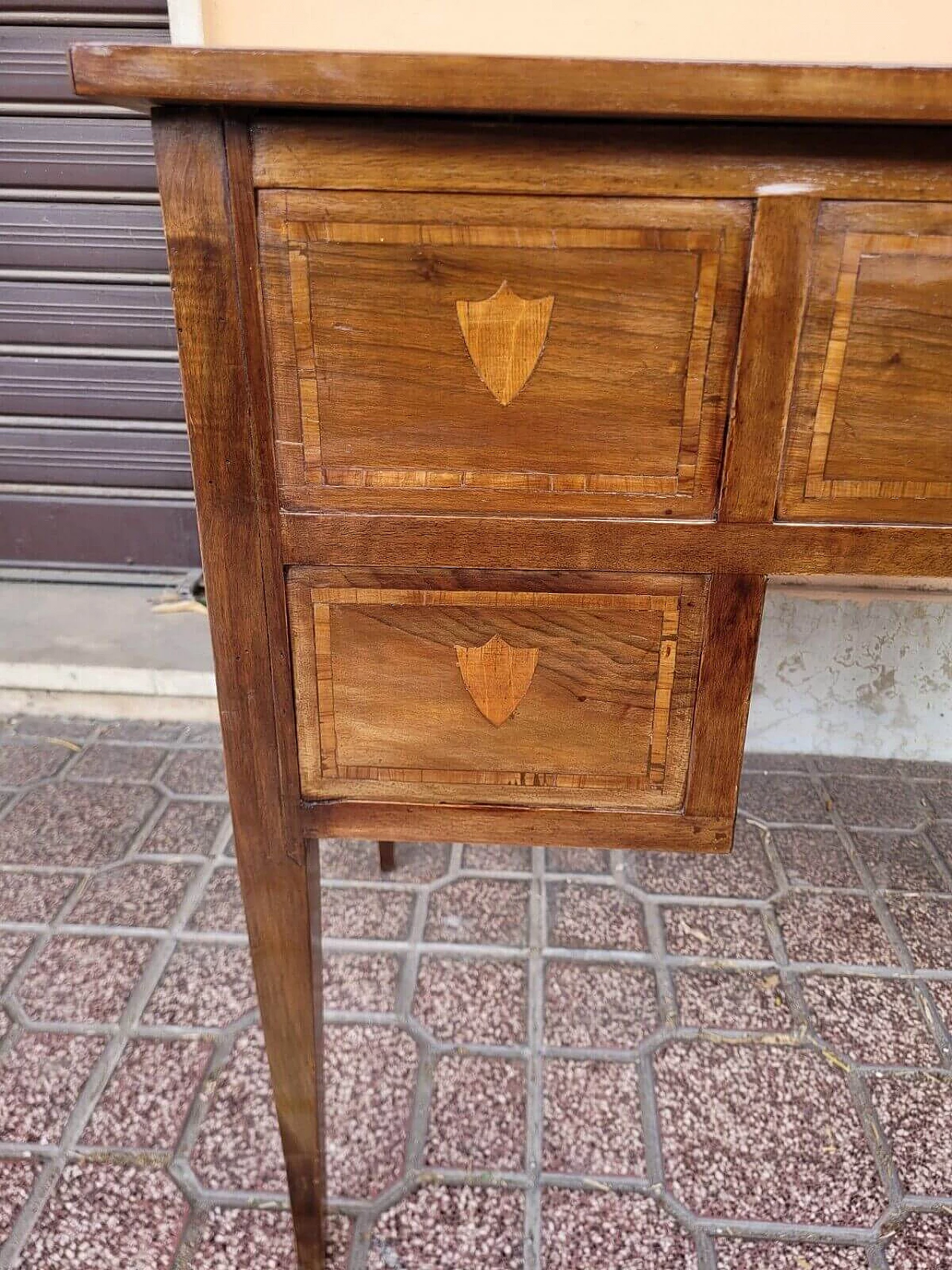 Walnut centre desk with maple fillets in Louis XVI style, early 20th century 7