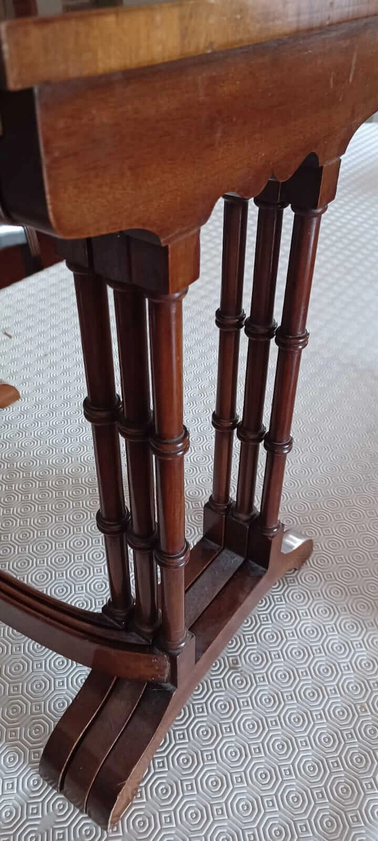 3 English wood nesting tables, 19th century 12