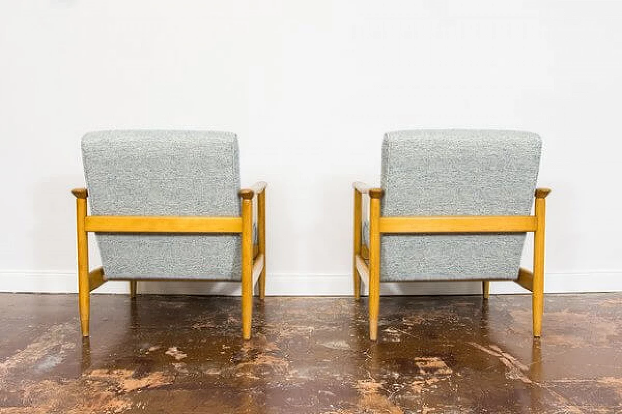 Pair of GFM-142 armchairs by Edmund Homa, 1960s 16