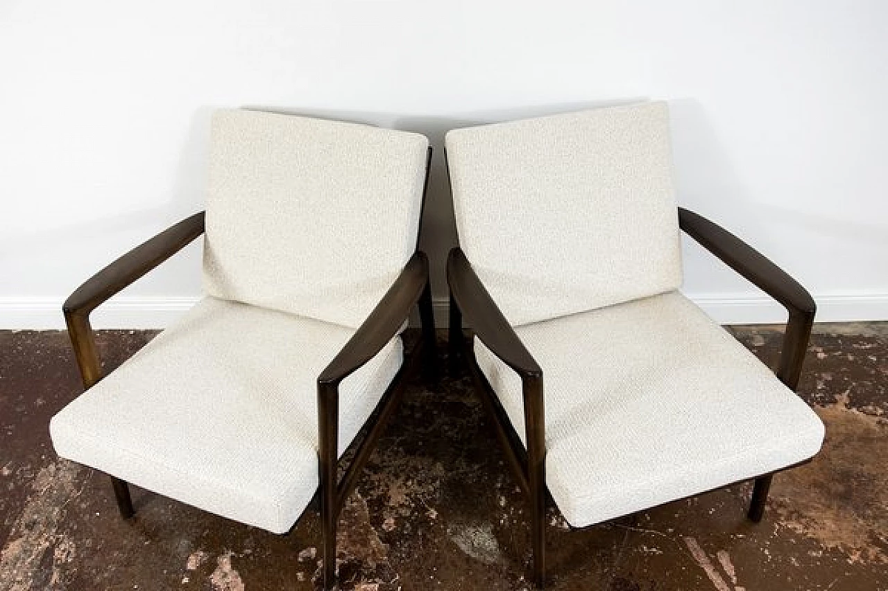 Pair of 300 130 armchairs by Swarzędzkie Fabryki Mebli, 1960s 5