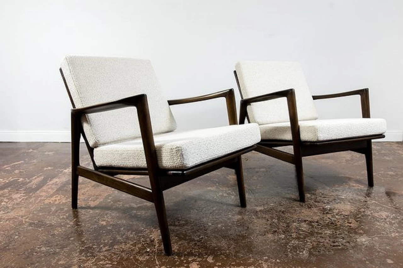 Pair of 300 130 armchairs by Swarzędzkie Fabryki Mebli, 1960s 8