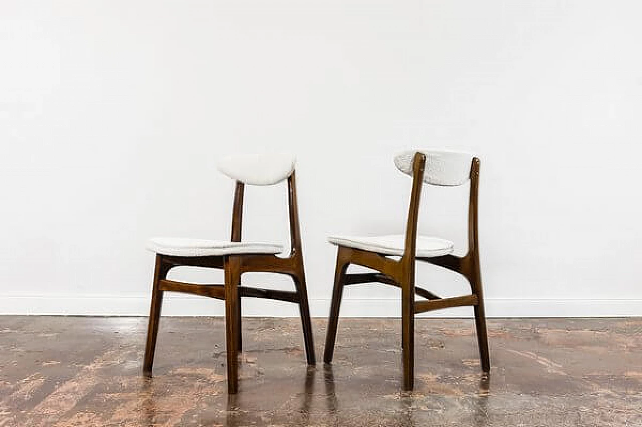 8 White dining chairs by Rajmund Teofil Hałas, 1960s 8