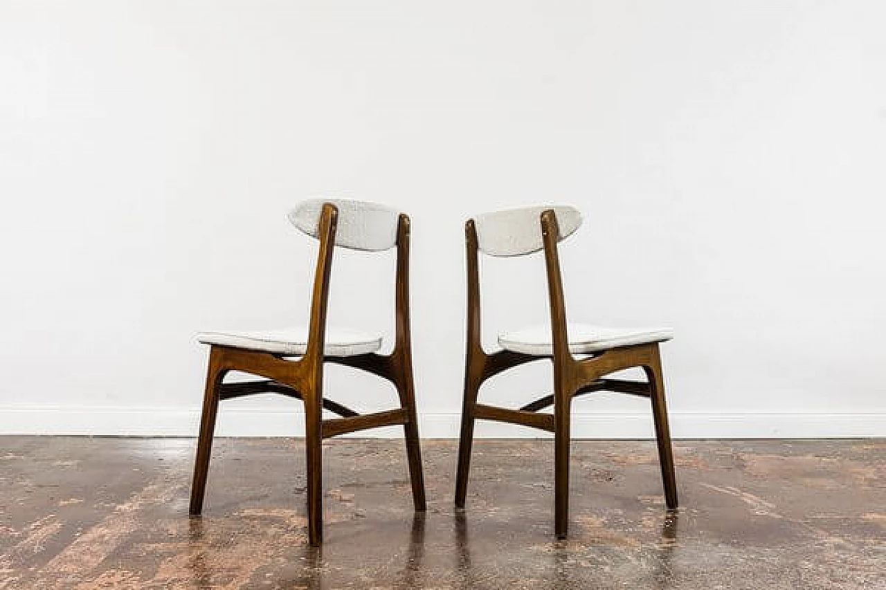 8 White dining chairs by Rajmund Teofil Hałas, 1960s 9