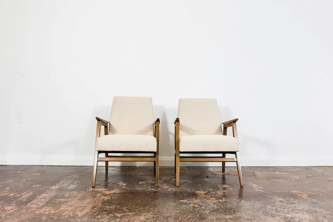 Pair of Chodzież armchairs, 1960s 17