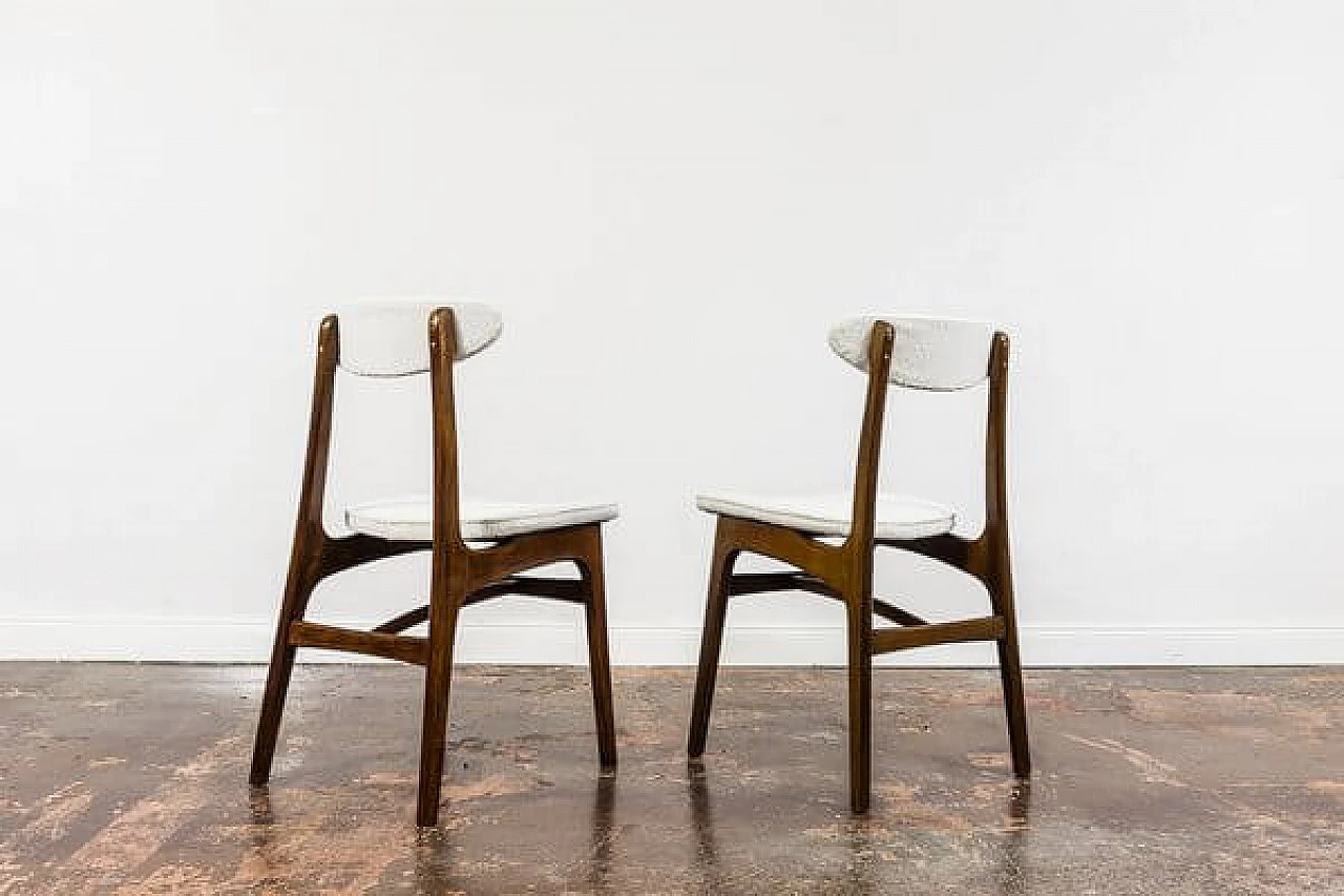 8 White dining chairs by Rajmund Teofil Hałas, 1960s 10