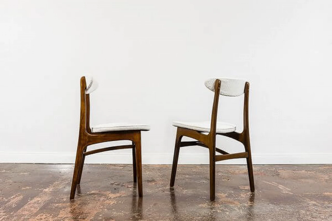 8 White dining chairs by Rajmund Teofil Hałas, 1960s 11