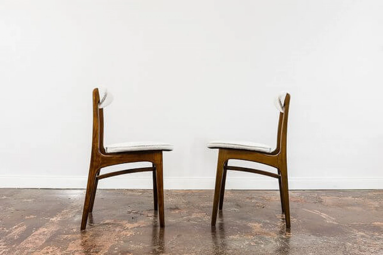 8 White dining chairs by Rajmund Teofil Hałas, 1960s 12