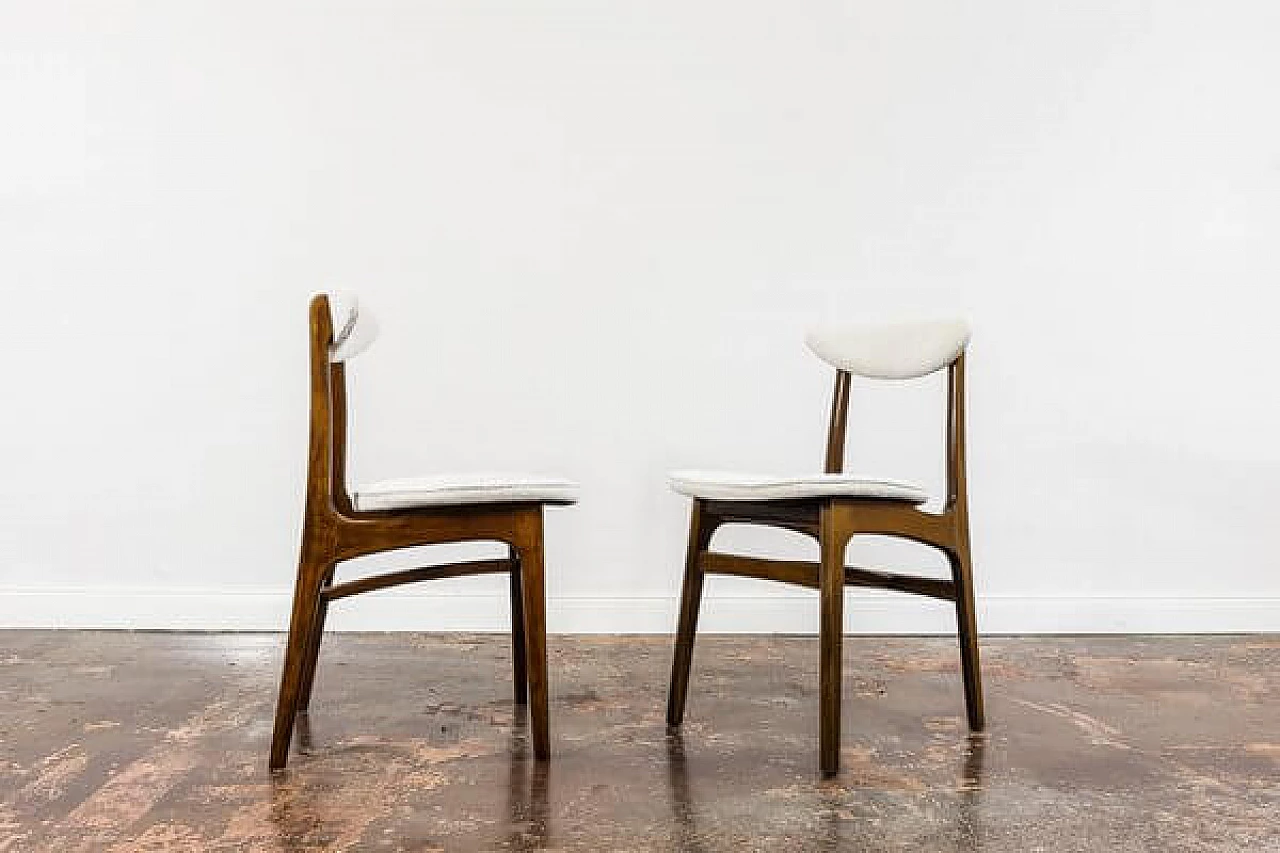 8 White dining chairs by Rajmund Teofil Hałas, 1960s 14