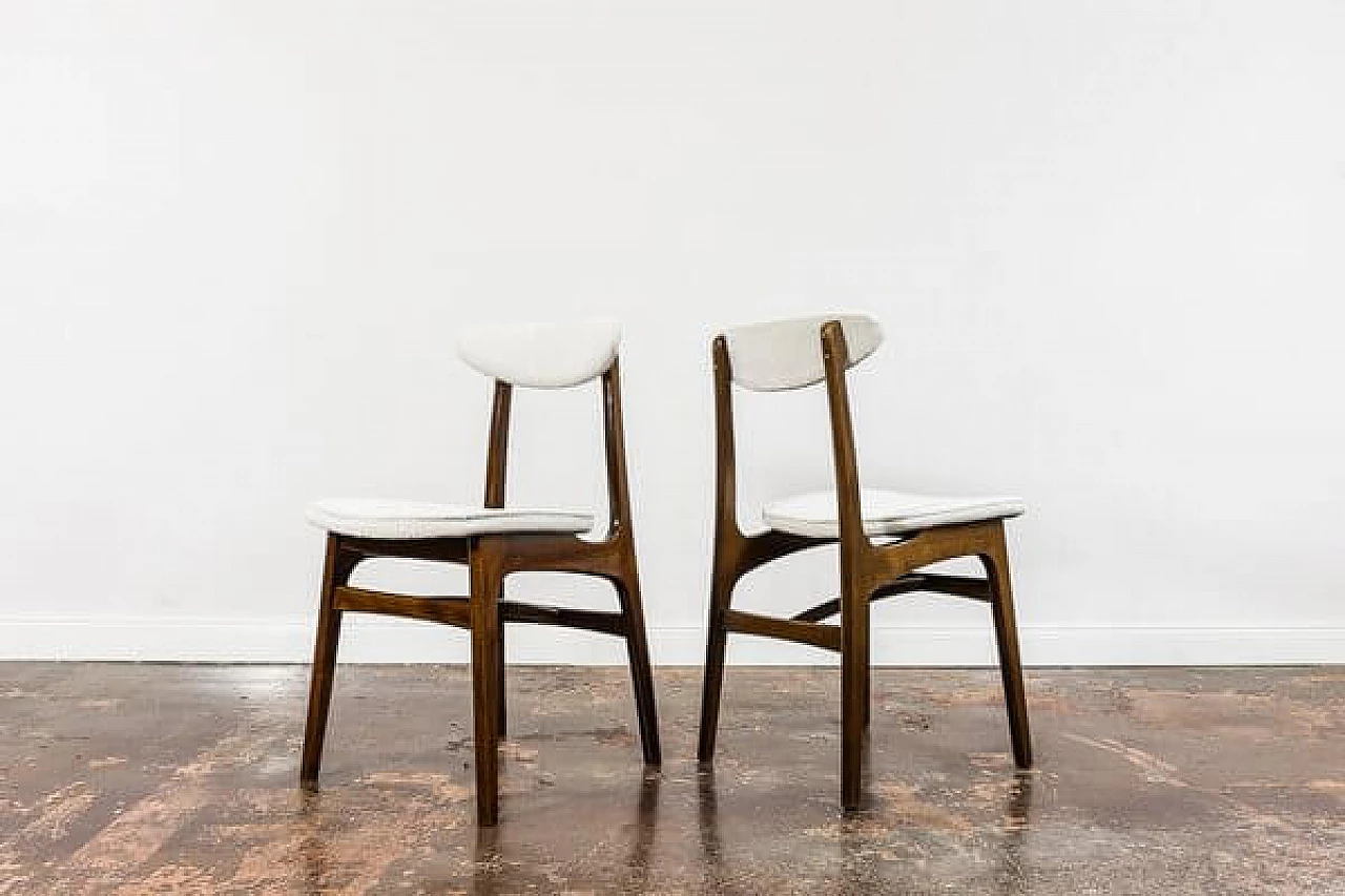 8 White dining chairs by Rajmund Teofil Hałas, 1960s 16