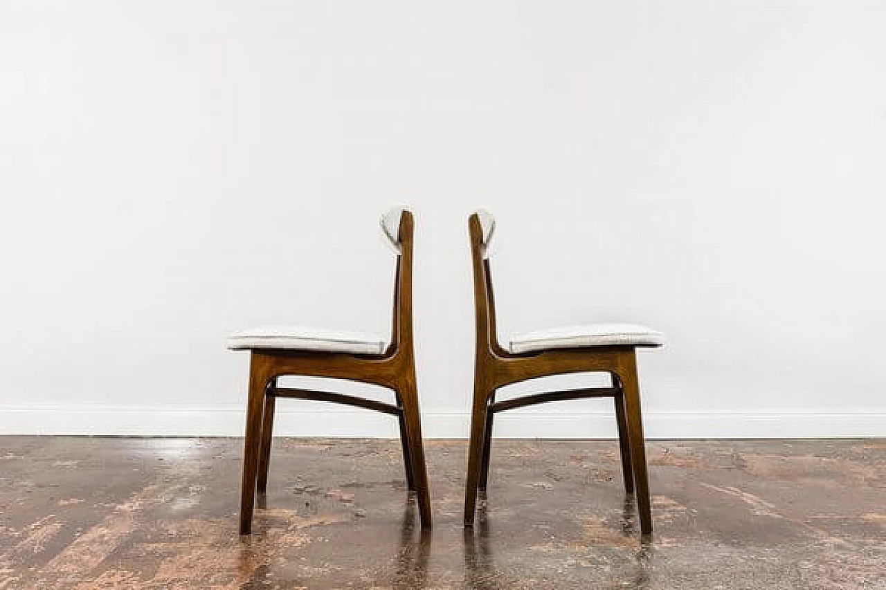 8 White dining chairs by Rajmund Teofil Hałas, 1960s 18