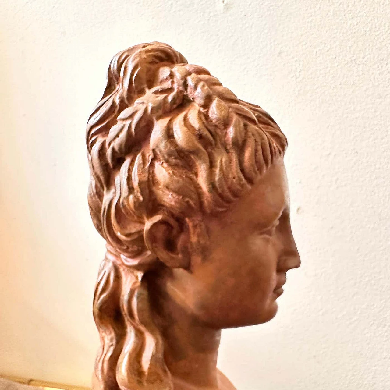 Metal bust of a woman in Neoclassical style with red patina, early 20th century 3