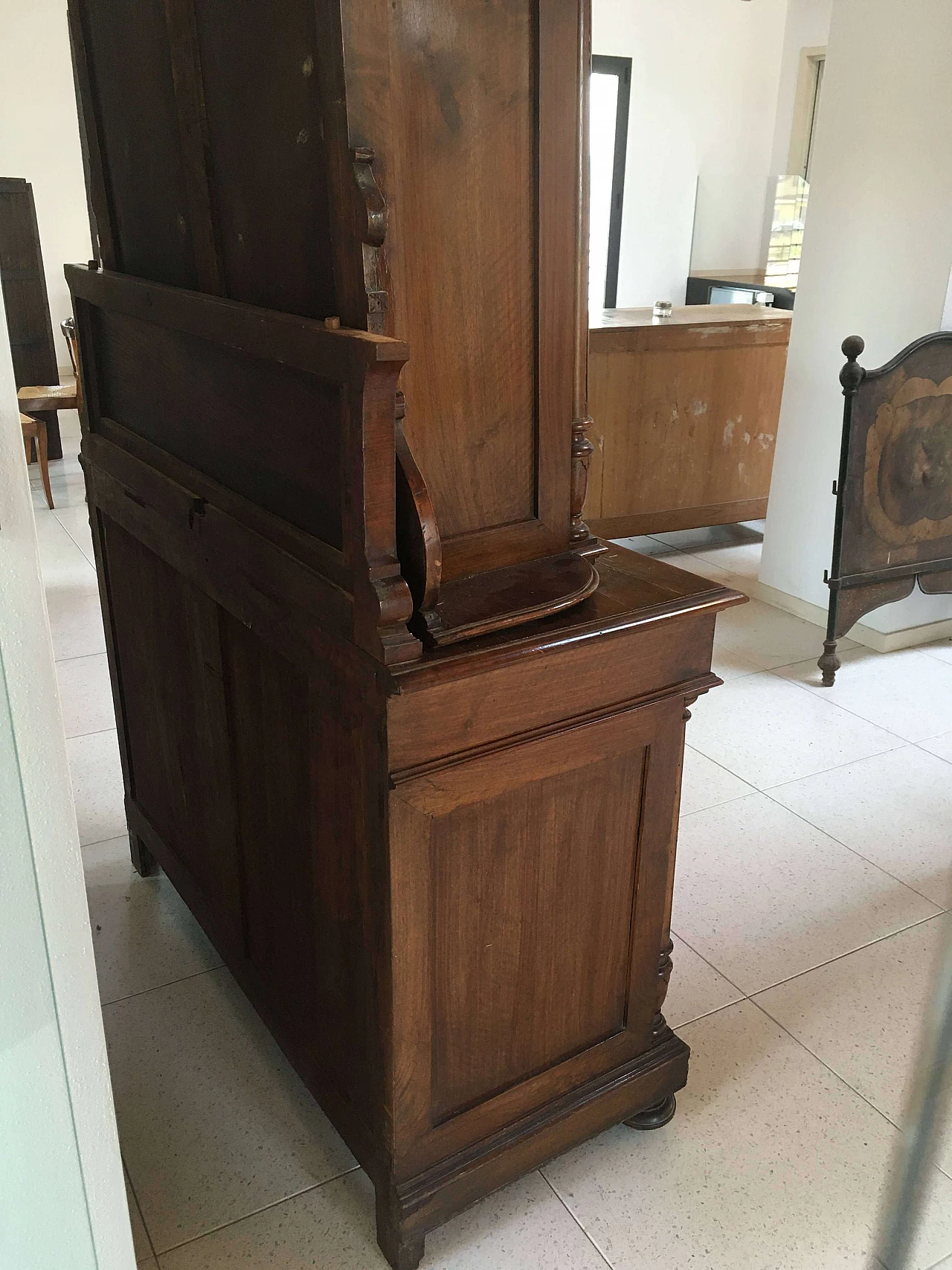 Art Nouveau sideboard in solid walnut, late 19th century 12