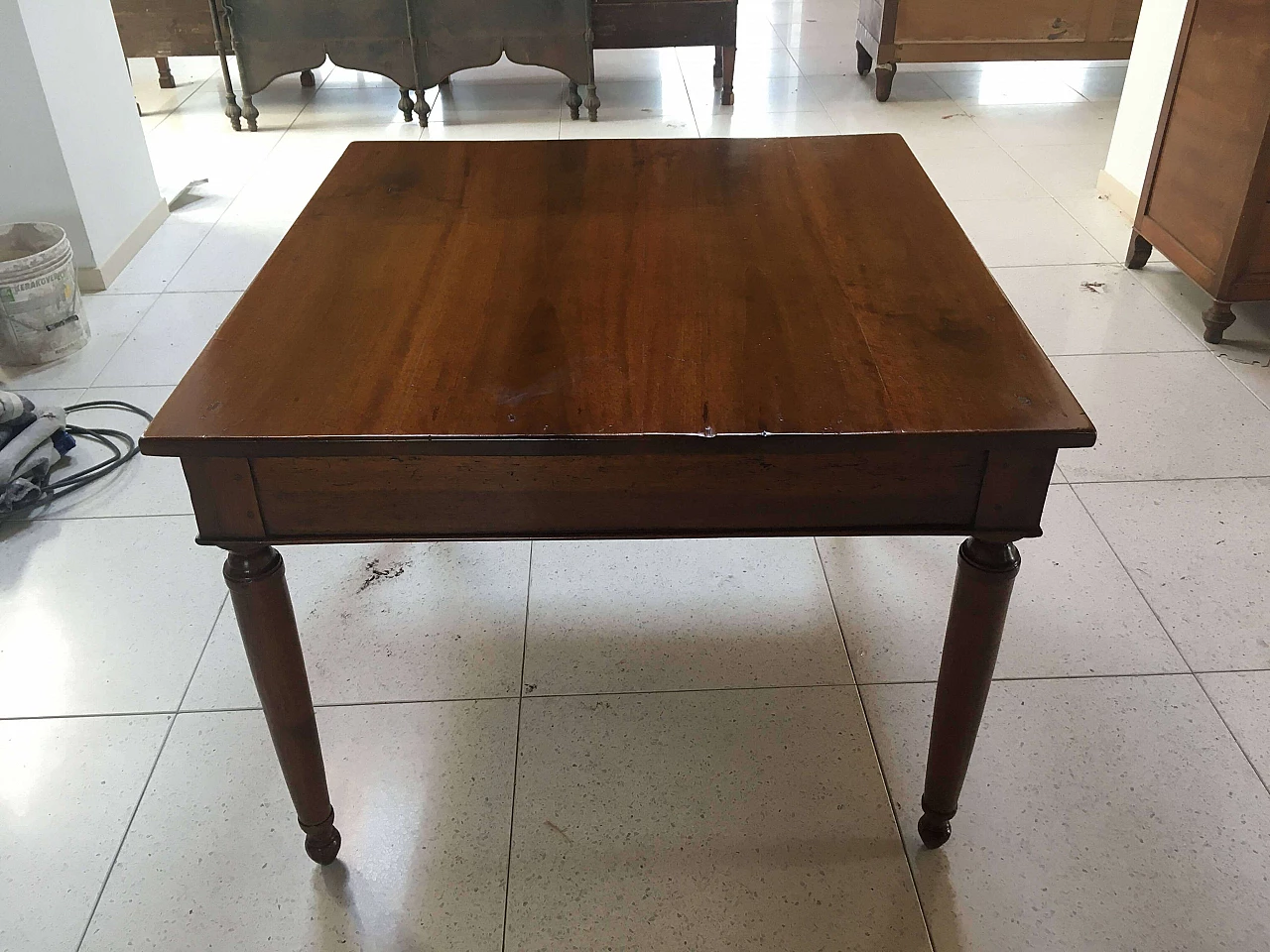 Directoire walnut extendable table with drawer, early 19th century 4