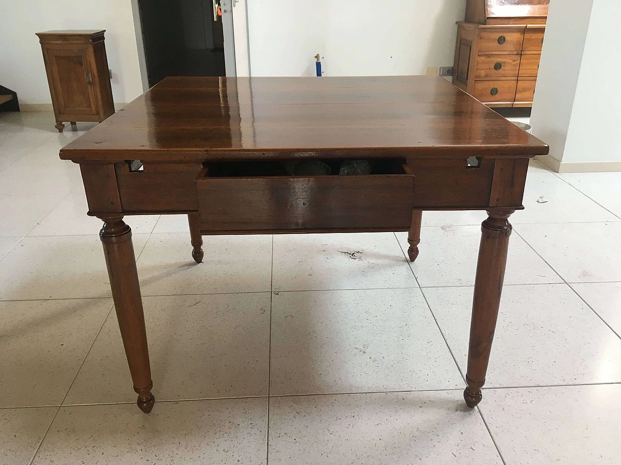 Directoire walnut extendable table with drawer, early 19th century 7