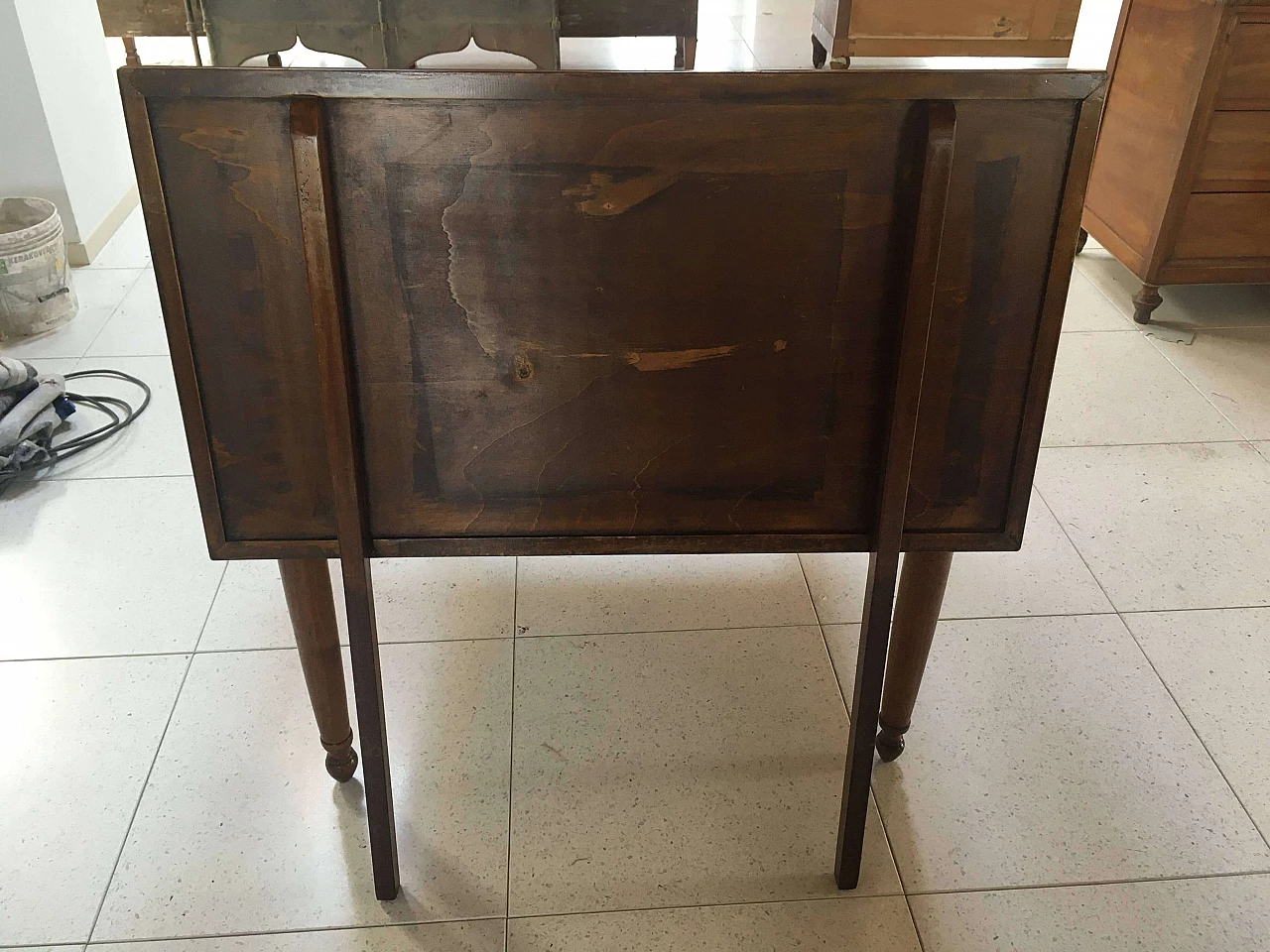 Directoire walnut extendable table with drawer, early 19th century 8