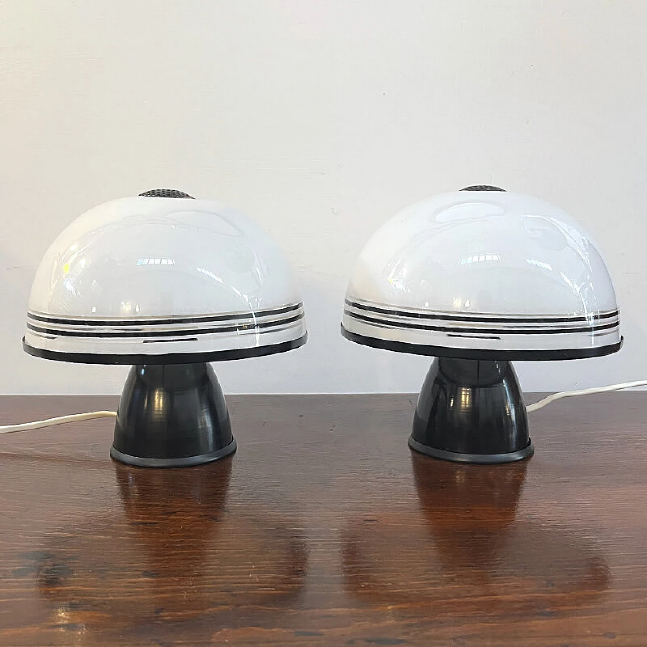 Pair of metal and plexiglass table lamps, 1970s 3