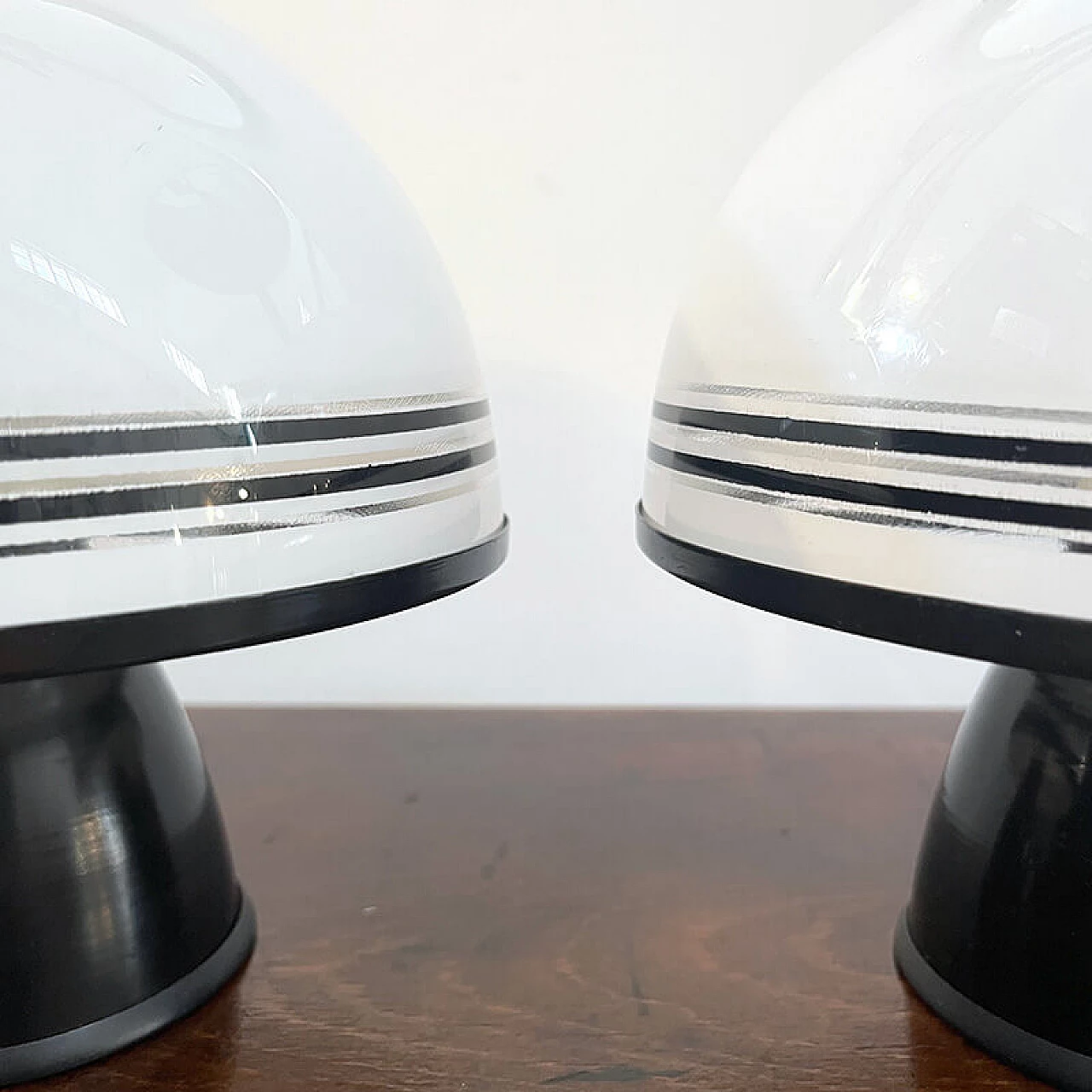 Pair of metal and plexiglass table lamps, 1970s 8