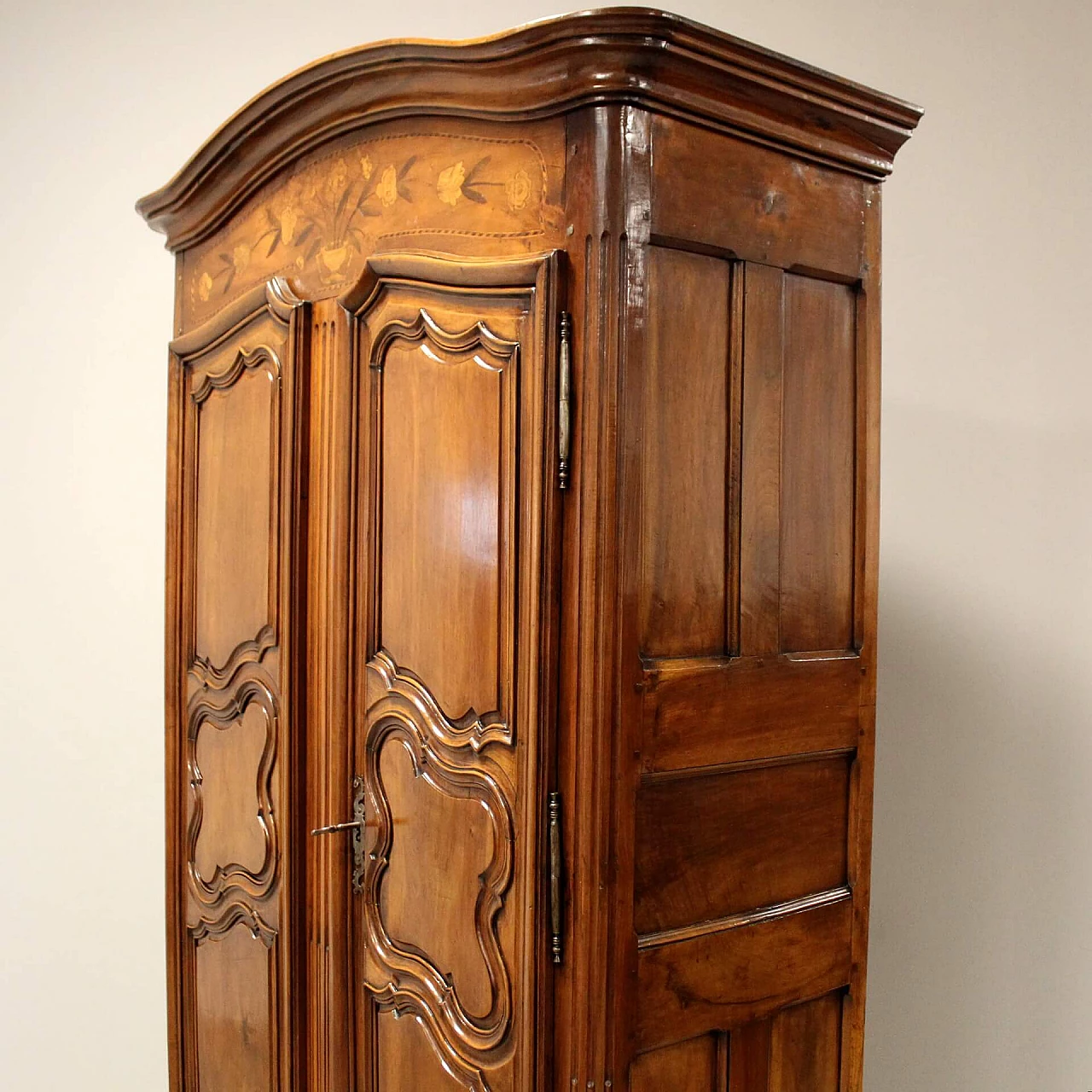 Louis XV wardrobe in inlaid walnut, 18th century 5