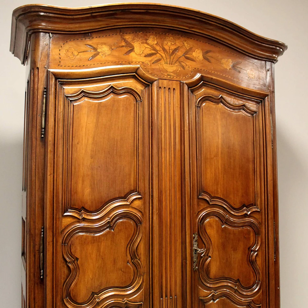 Louis XV wardrobe in inlaid walnut, 18th century 10