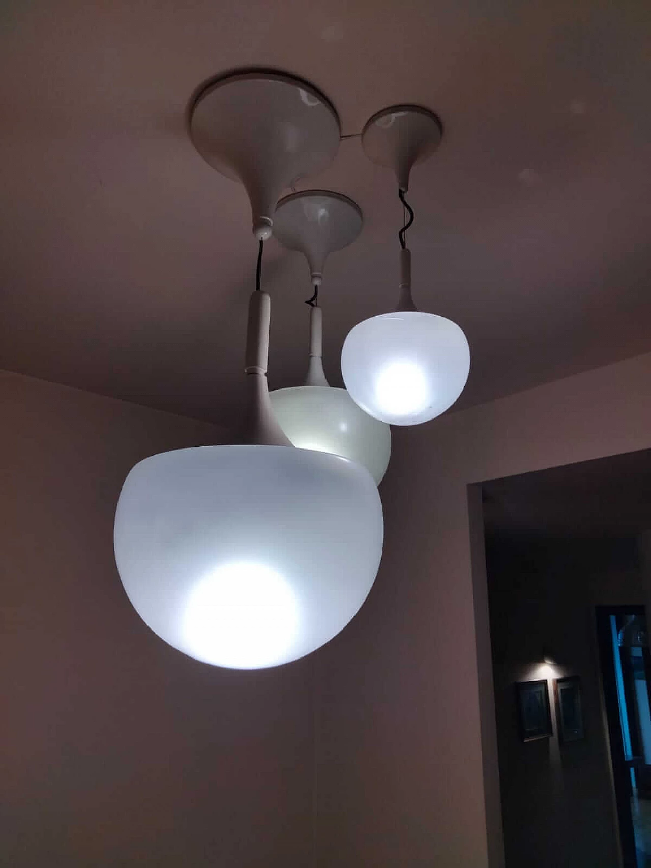 3 Lampadari in metallo verniciato e vetro di Elio Martinelli per Martinelli Luce, anni '60 2