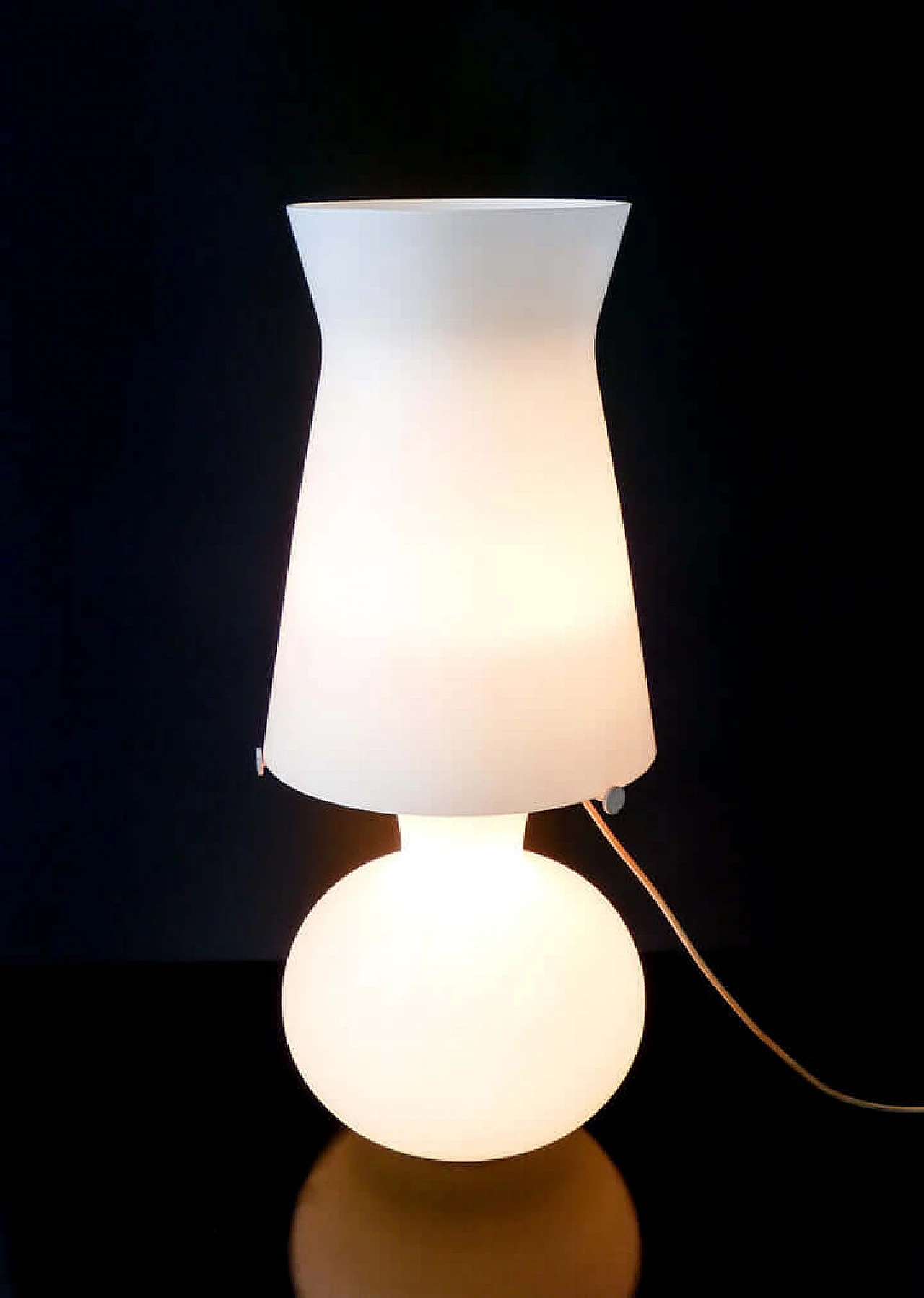 Lampada da tavolo in vetro opalino di Fontana Arte, anni '60 6