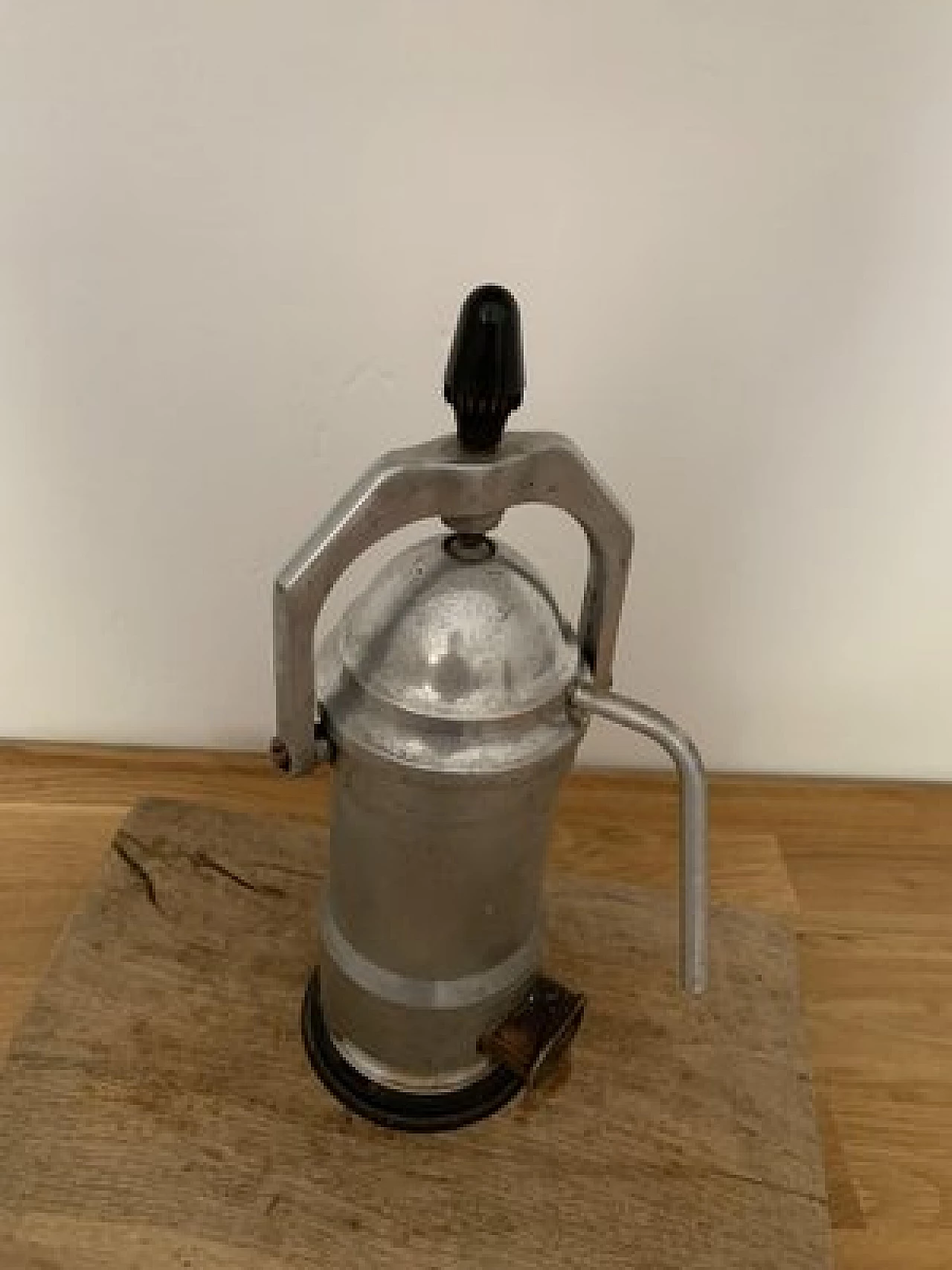 Hungarian aluminum and plastic electric coffee maker, 1960s 3