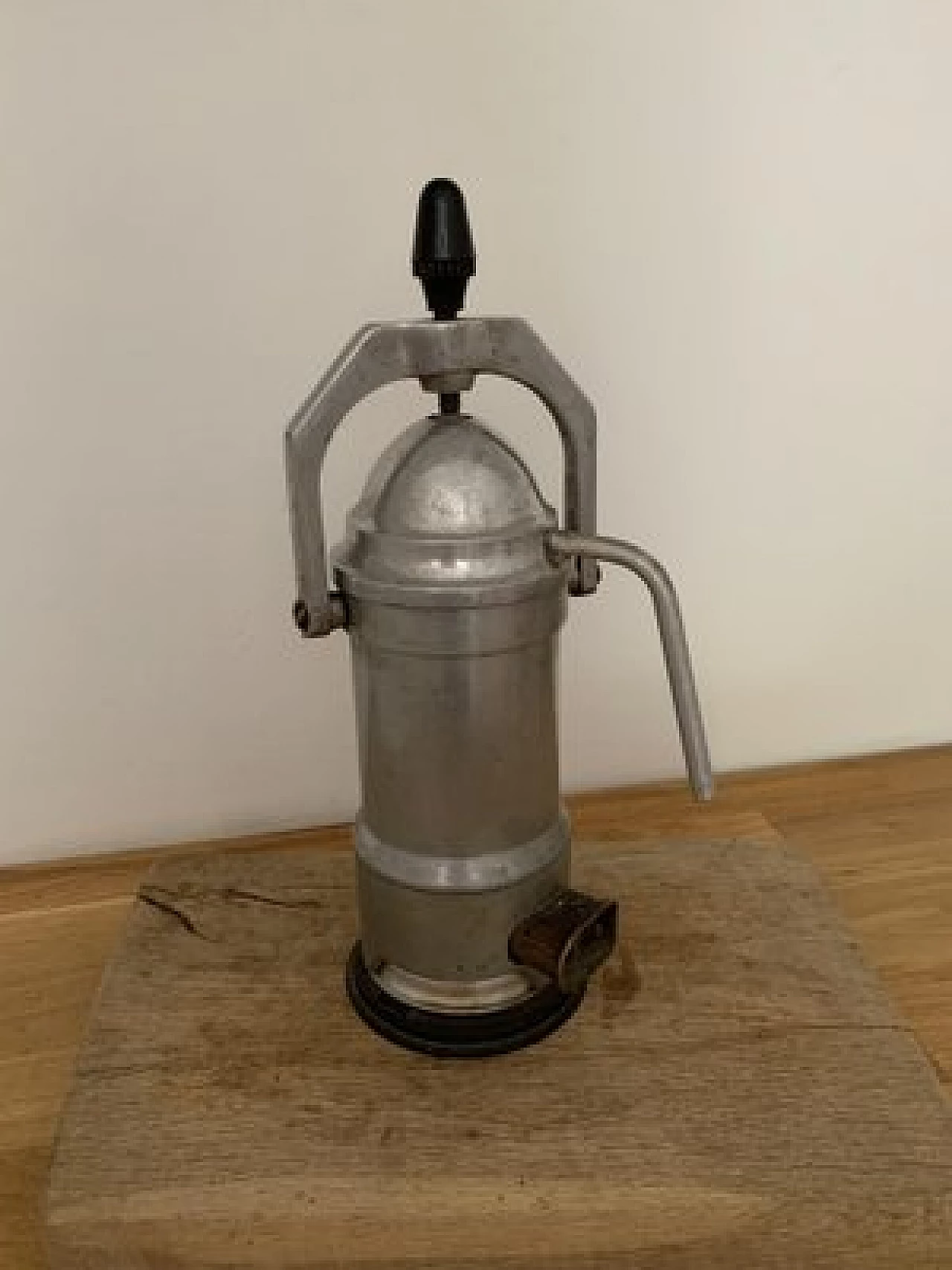 Hungarian aluminum and plastic electric coffee maker, 1960s 4