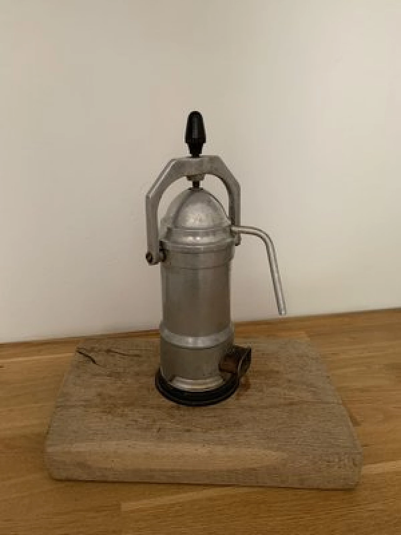 Hungarian aluminum and plastic electric coffee maker, 1960s 5