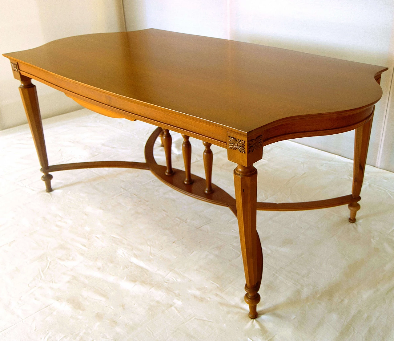 English-style walnut table with carvings and turned legs, 1940s 1