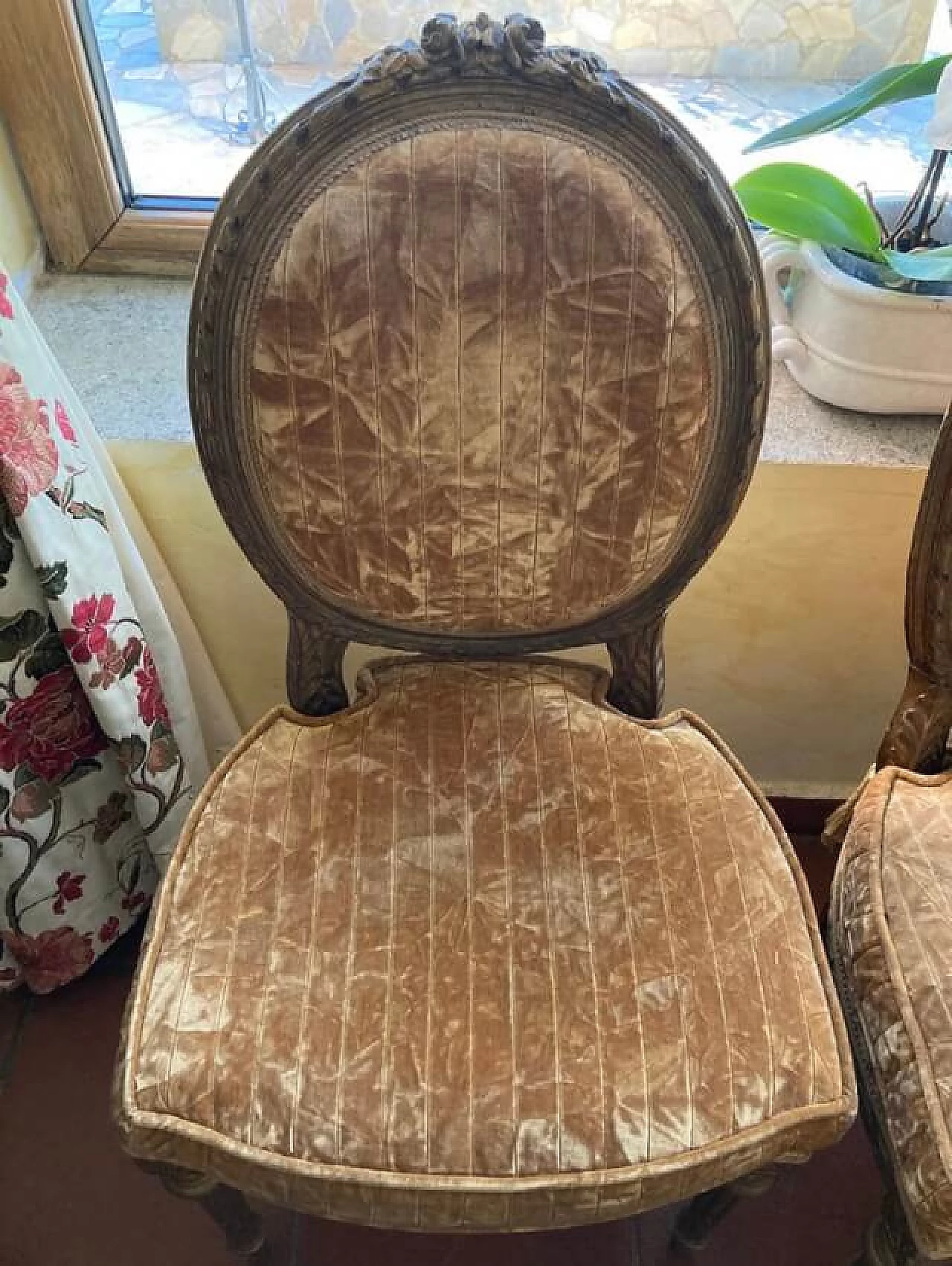 4 Chairs in gilded wood and gold velvet, 18th century 3