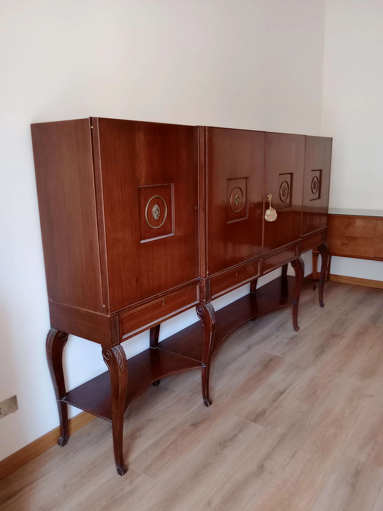 Grande credenza in mogano, con vano bar, di Fratelli Barni anni '50 2