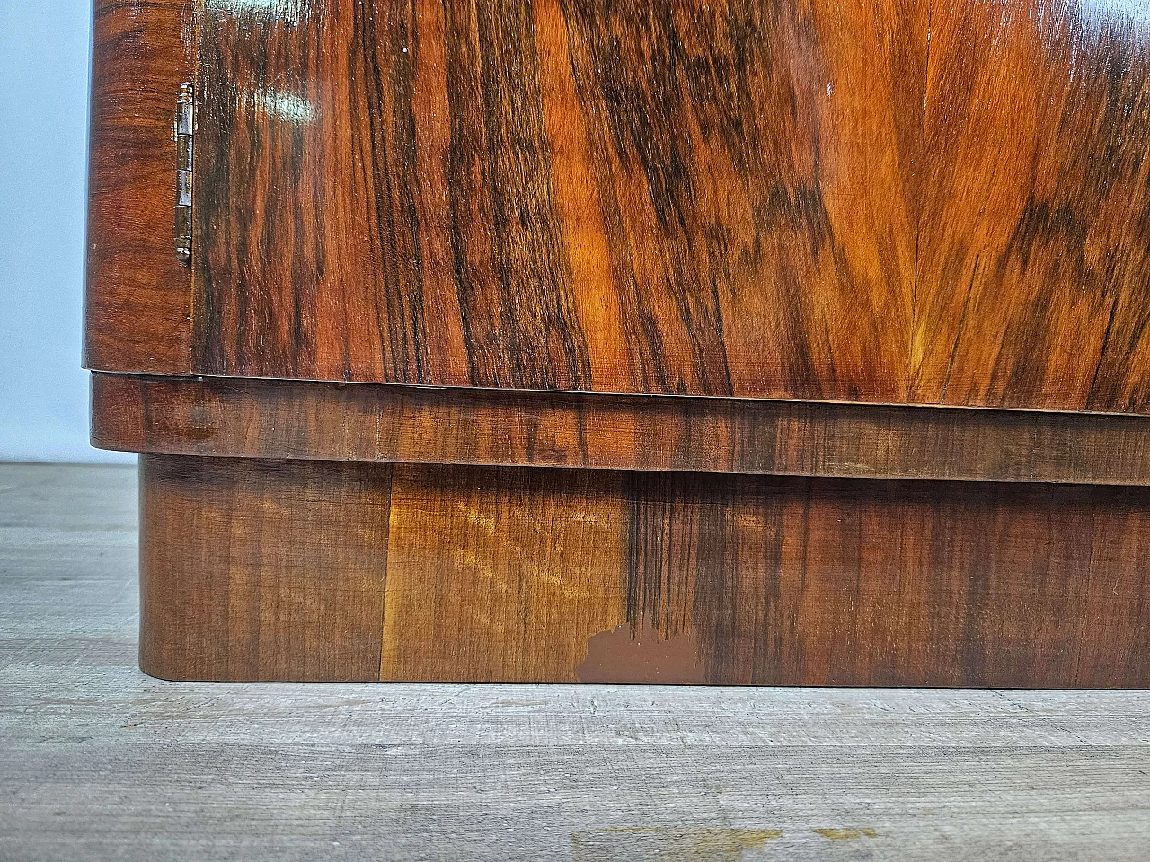 Pair of Art Deco mahogany bedside tables, 1940s 27