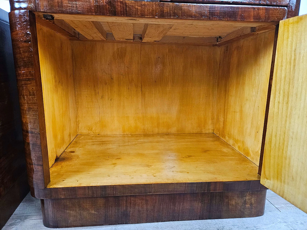 Pair of Art Deco mahogany bedside tables, 1940s 31